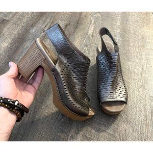 Dansko Danae Pewder Nappa Sandal Size 40 / 10